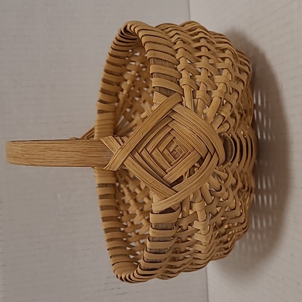 Beautiful Egg Basket - Picture 4 of 16